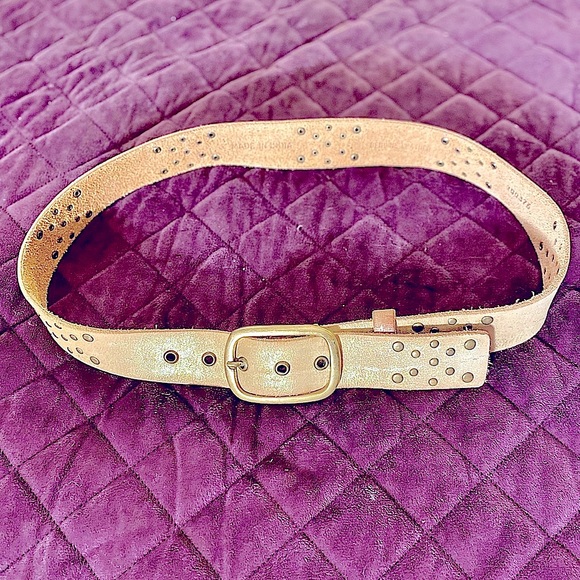 Accessories - 🌺4/$35 Distressed Gold Leather Belt
